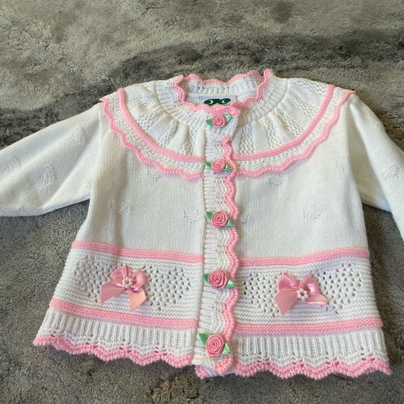 Toddler girls 2 piece sweater and skirt size 2T - Picture 2 of 3